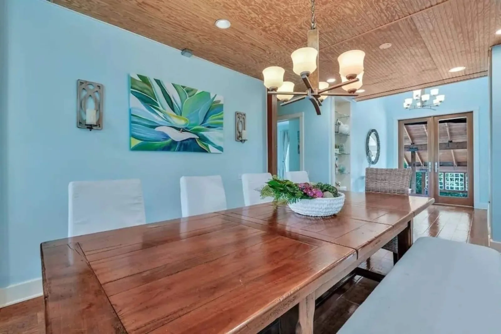 Dining room looking to the front door