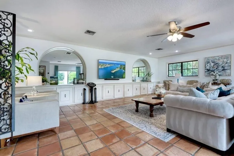 Living room with white sofas under arched windows